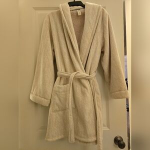 3/$25 Beige Warm Bathrobe From HUE